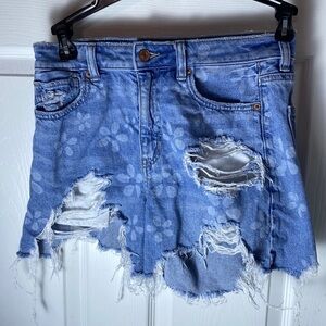 American Eagle Highest Rise Baggy Short Blue Denim Floral Daisy Sz 2 Five Pocket